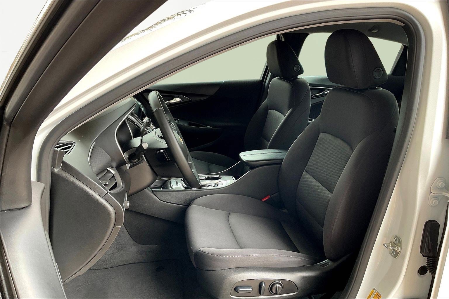 Used 2024 Chevrolet Malibu LT w/ Sport Edition image 21