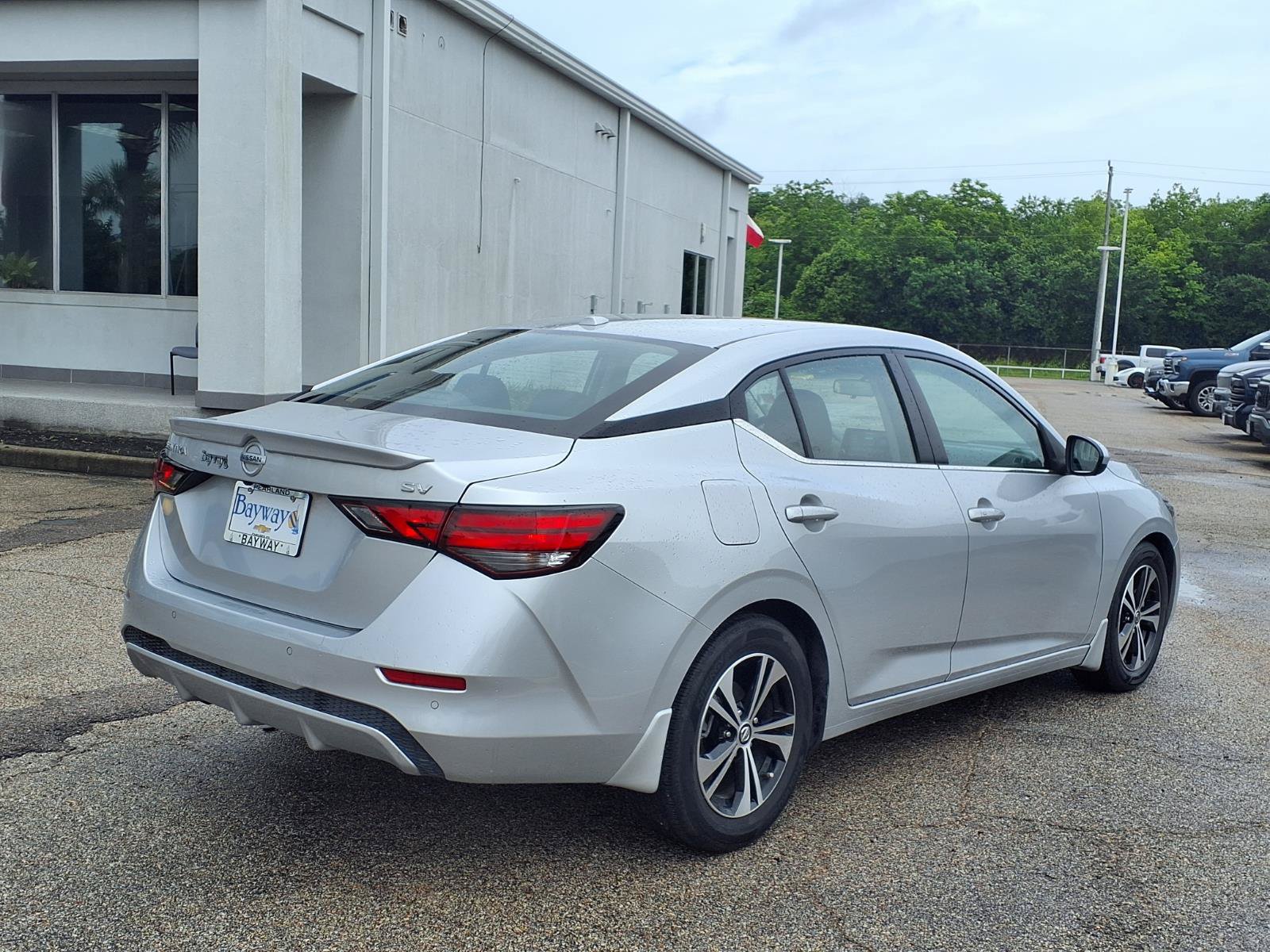 Used 2023 Nissan Sentra SV FWD image 2