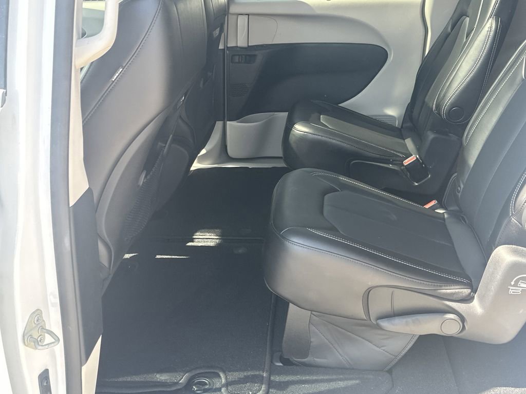 Used 2023 Chrysler Pacifica Touring-L FWD image 20