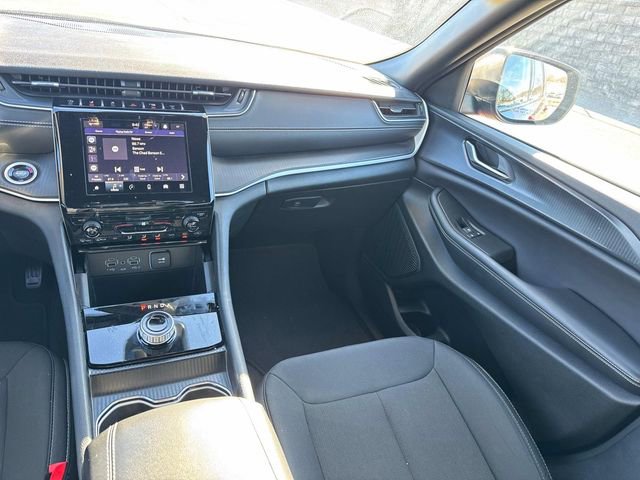 Used 2024 Jeep Grand Cherokee Laredo w/ Trailer Tow Package image 19