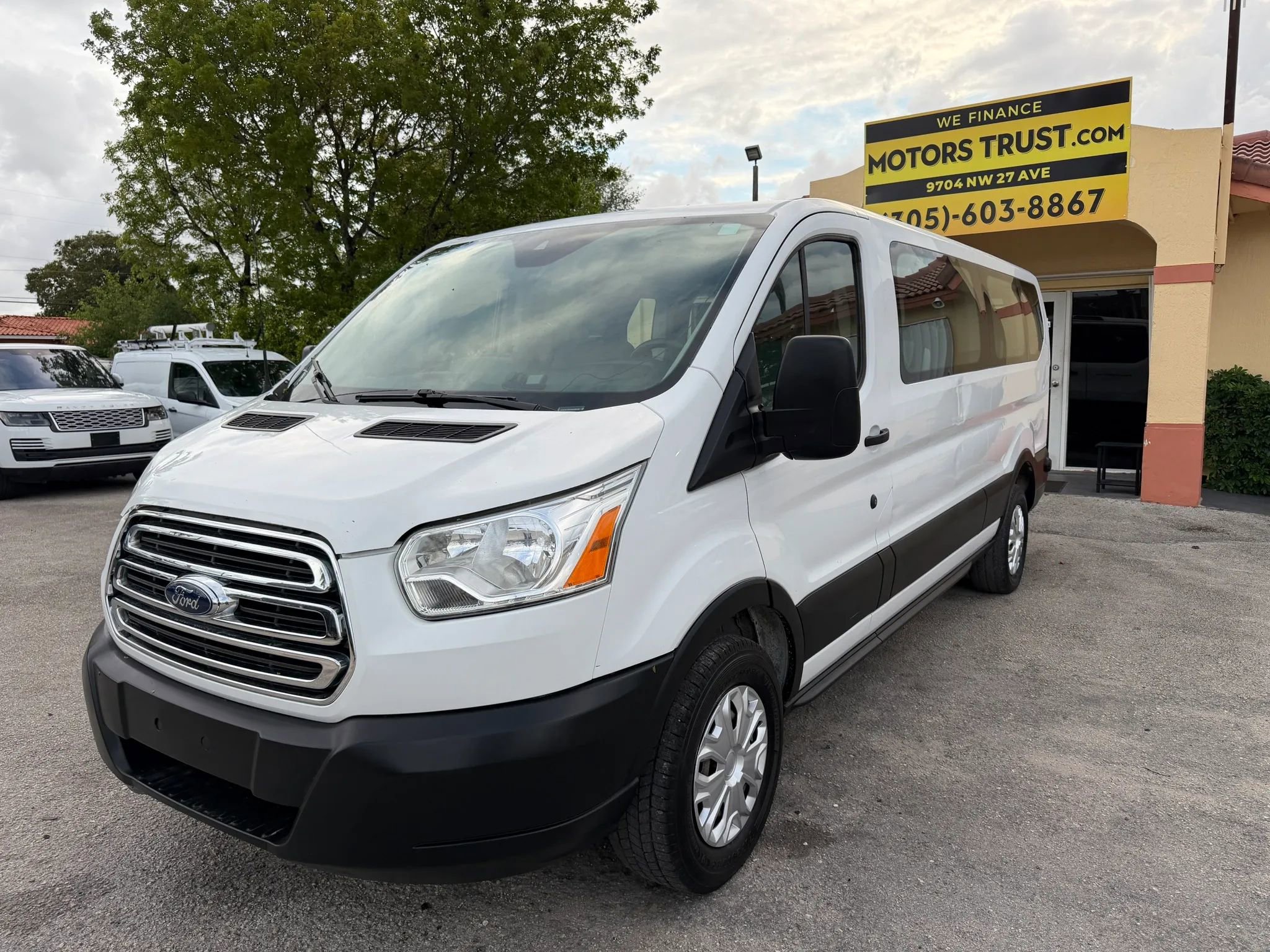Used 2019 Ford Transit 350 XLT image 2