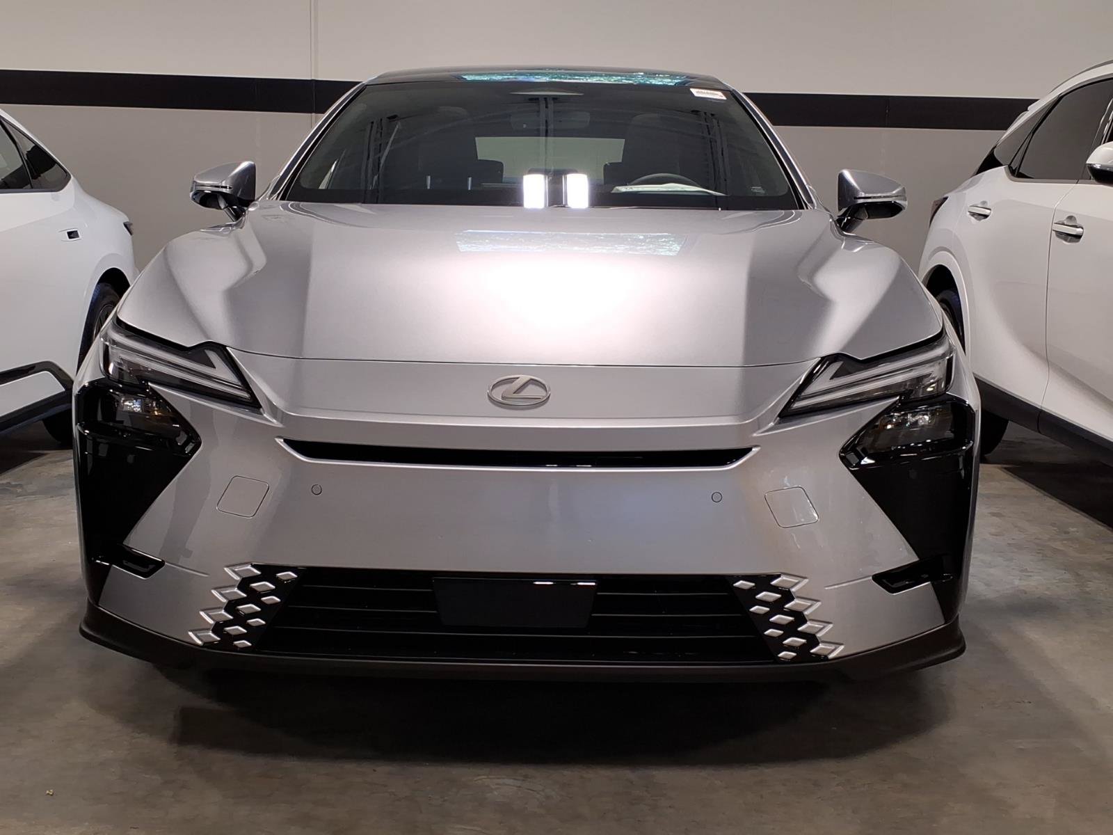 New 2026 Lexus ES 350h AWD image 2