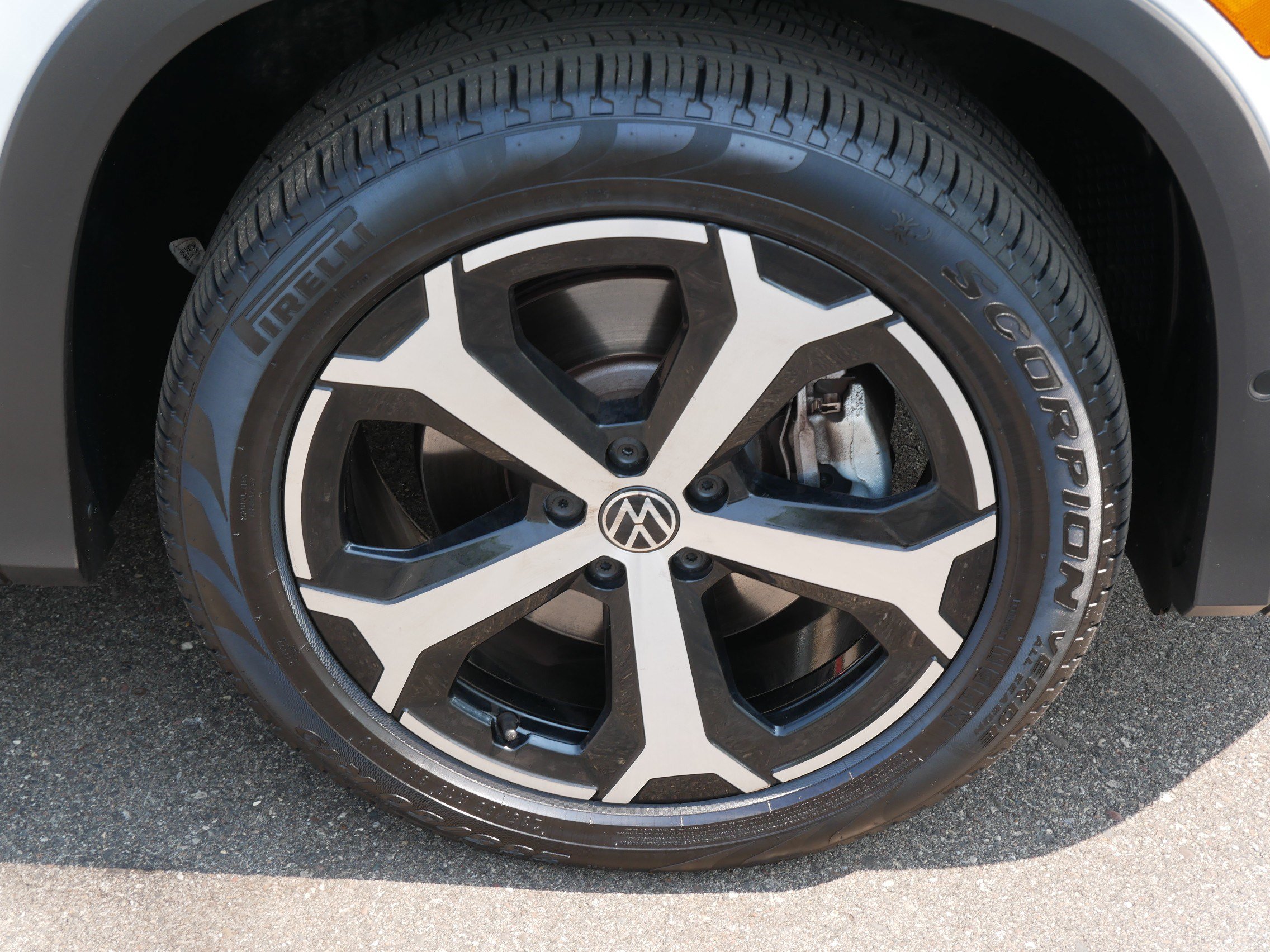 Certified 2025 Volkswagen Tiguan SE AWD/4WD image 15