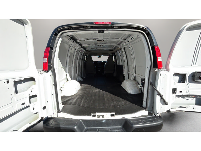 Used 2025 Chevrolet Express 2500 w/ Driver Convenience Package RWD image 33