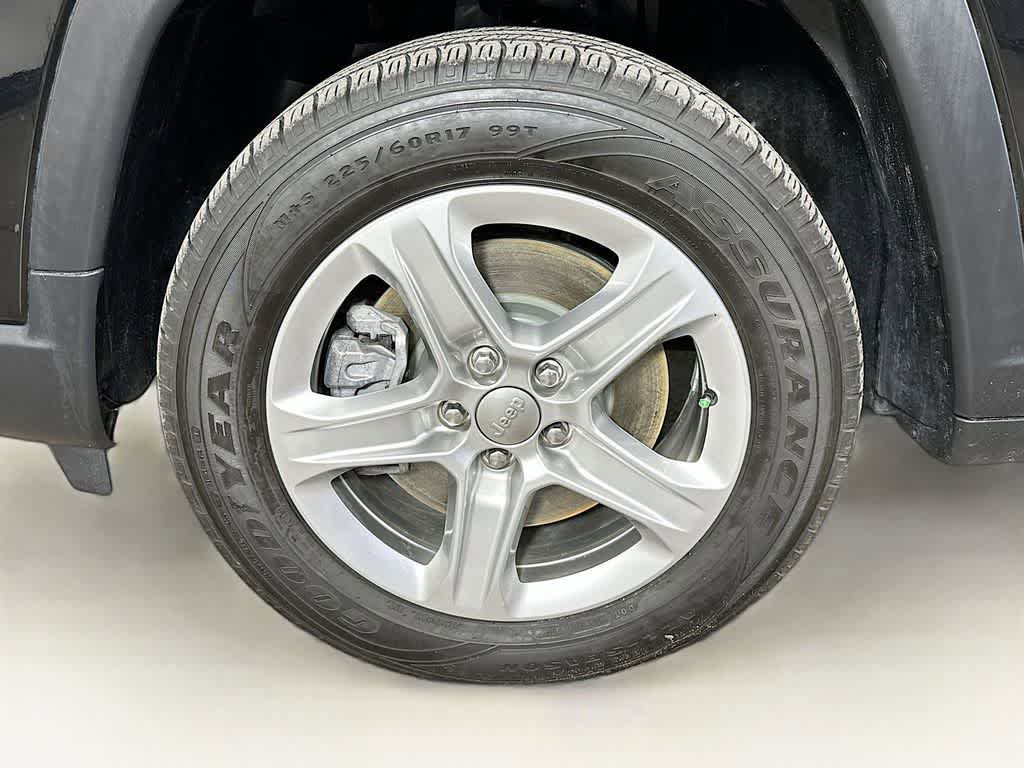 Used 2023 Jeep Compass Latitude AWD/4WD image 8
