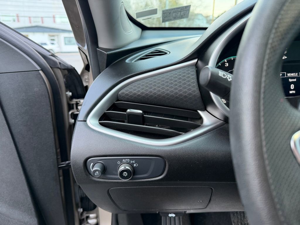 Used 2025 Chevrolet Malibu LT FWD image 14