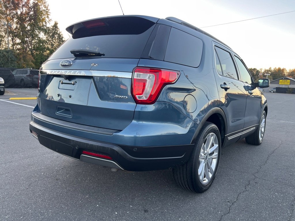 Used 2019 Ford Explorer XLT w/ Equipment Group 202A image 4