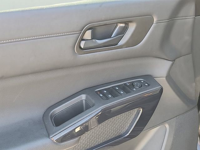 Used 2025 Nissan Pathfinder SV image 21