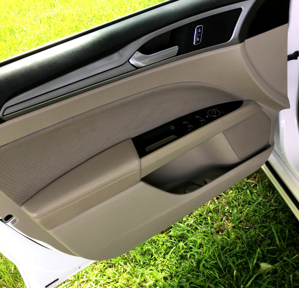 Used 2019 Ford Fusion SE image 11