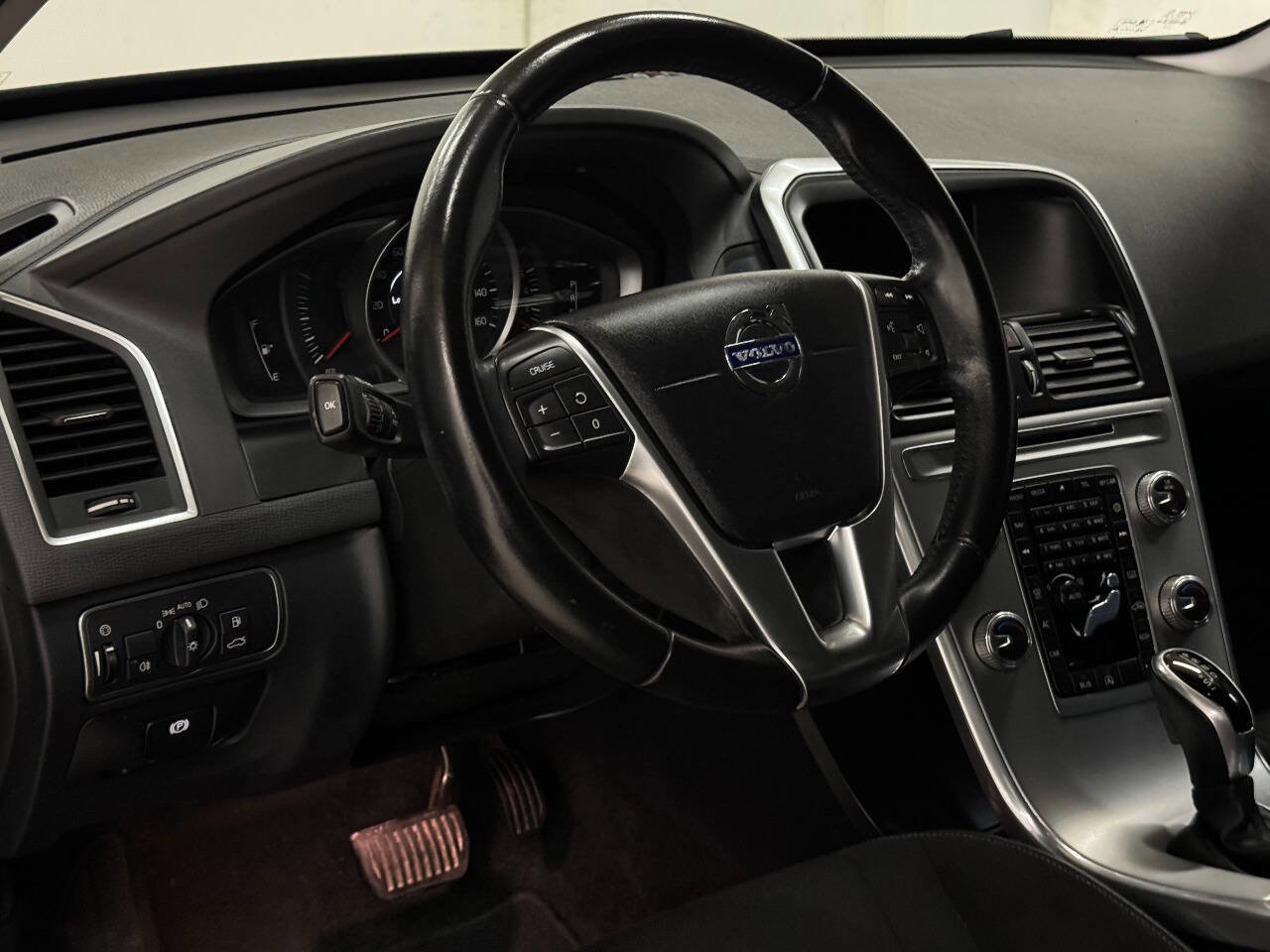 Used 2017 Volvo XC60 T5 w/ Tailgate Package image 70