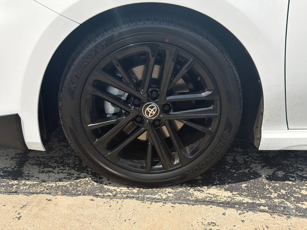 New 2026 Toyota Camry Hybrid FWD image 14