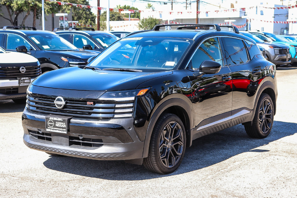 Used 2025 Nissan Kicks SR FWD image 3