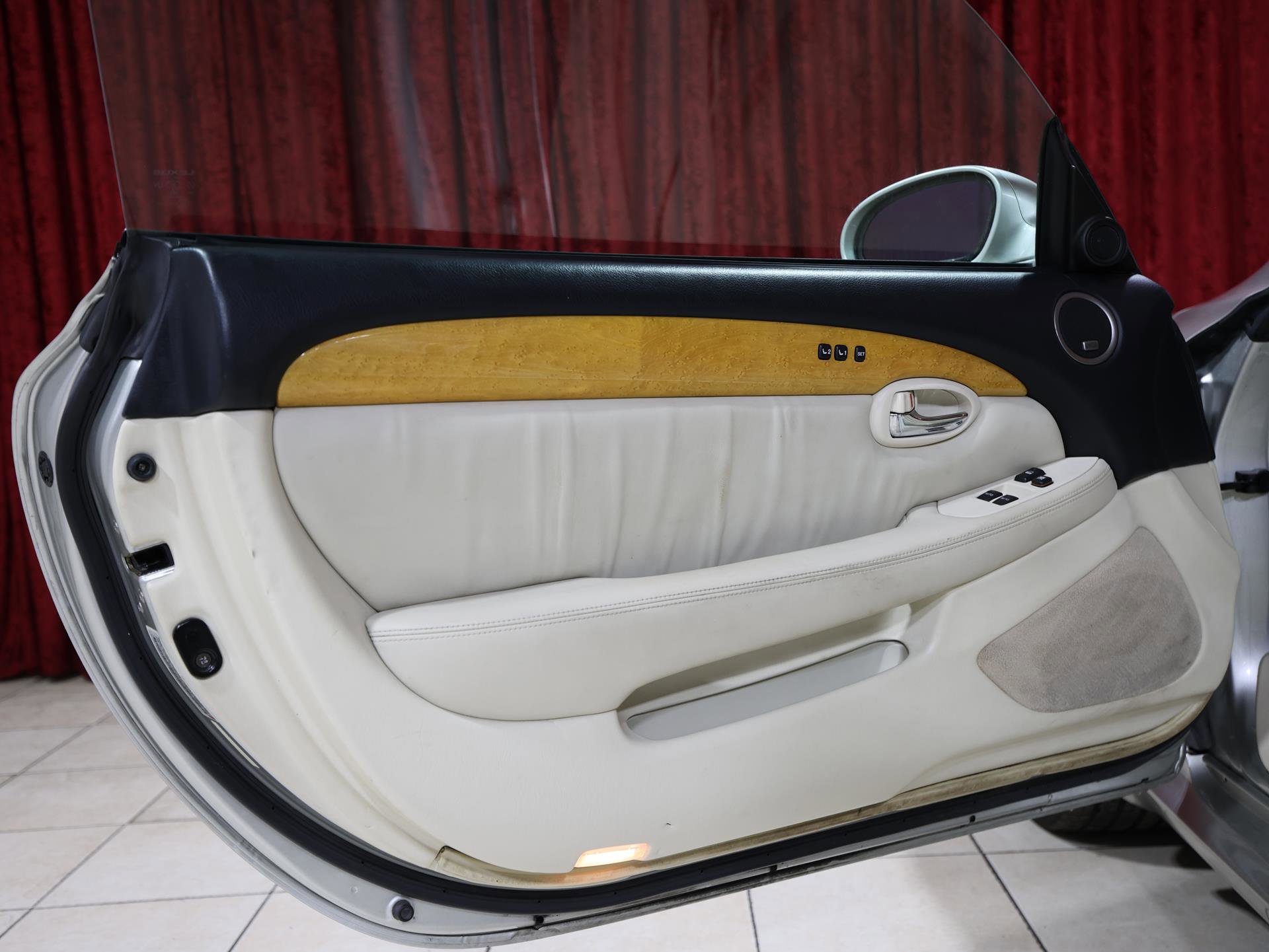 Used 2002 Lexus SC 430 Convertible image 13