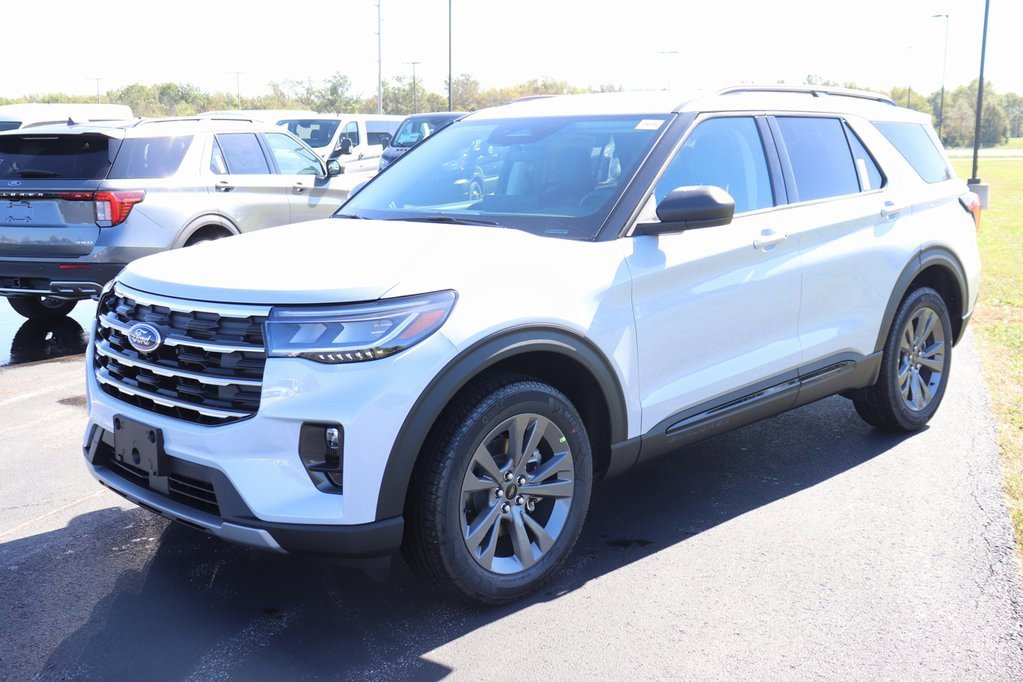 New 2026 Ford Explorer Active image 3