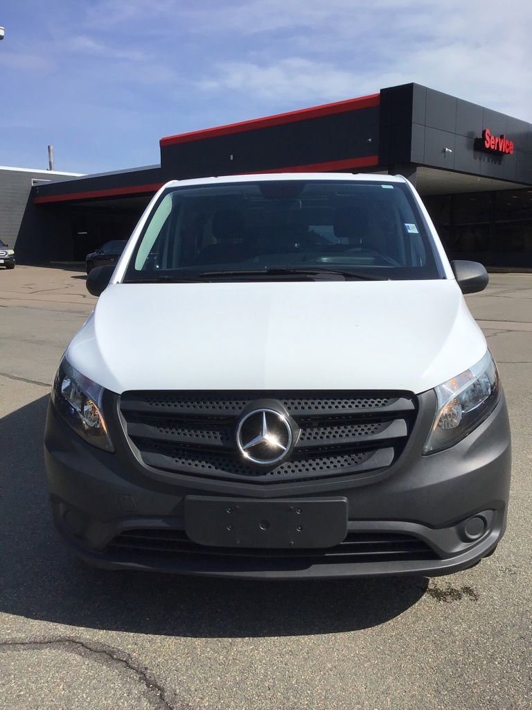 Used 2022 Mercedes-Benz Metris image 2
