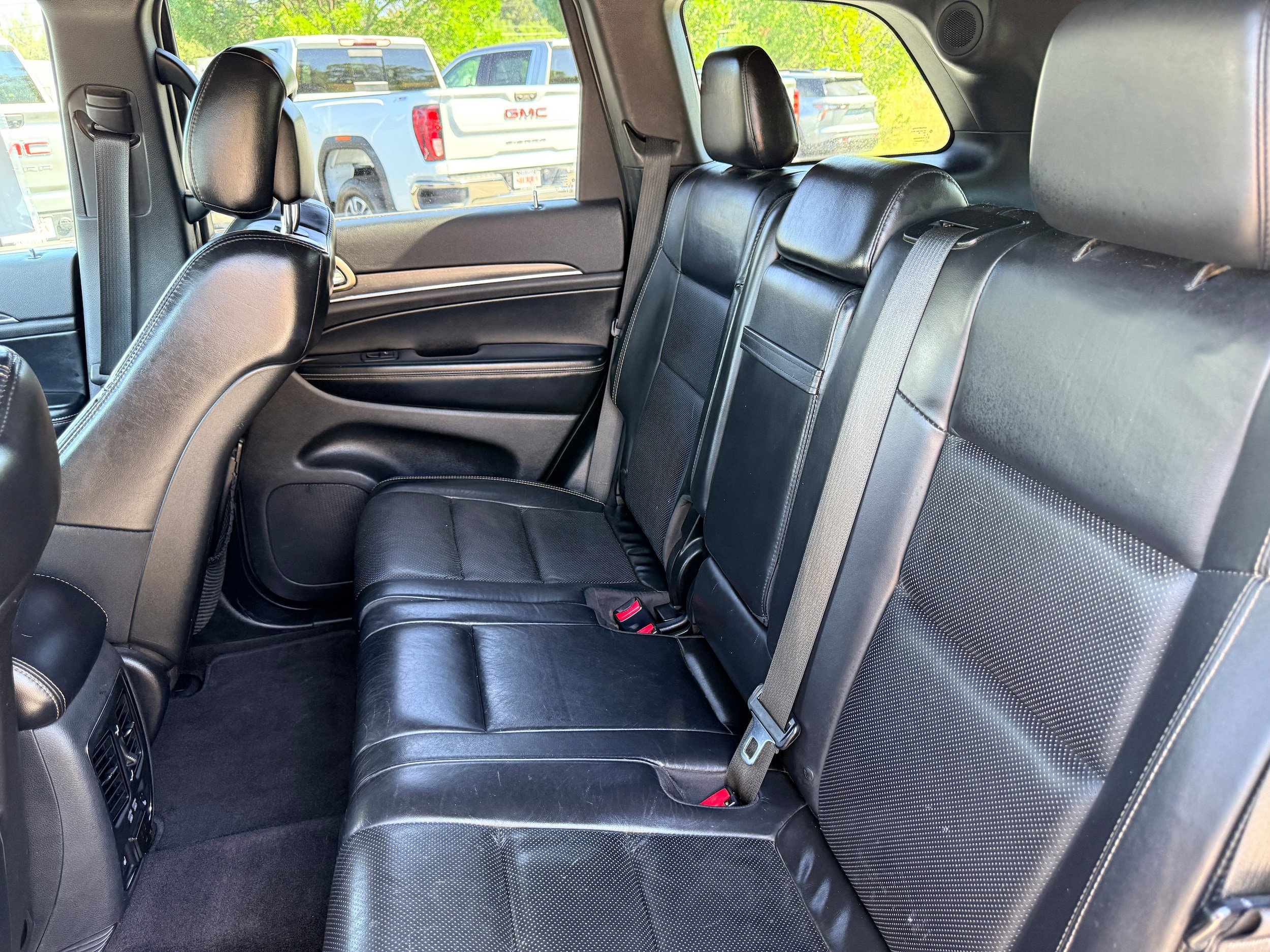 Used 2017 Jeep Grand Cherokee Limited w/ Luxury Group II AWD/4WD image 12