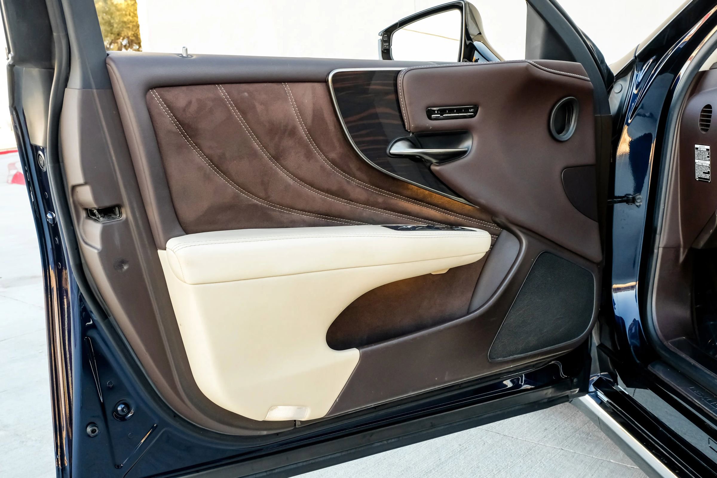 Used 2019 Lexus LS 500 w/ Interior Upgrade Package image 39