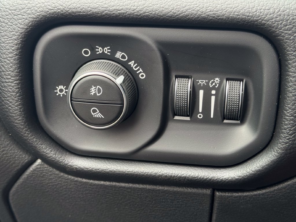 New 2027 RAM 3500 Laramie AWD/4WD image 31