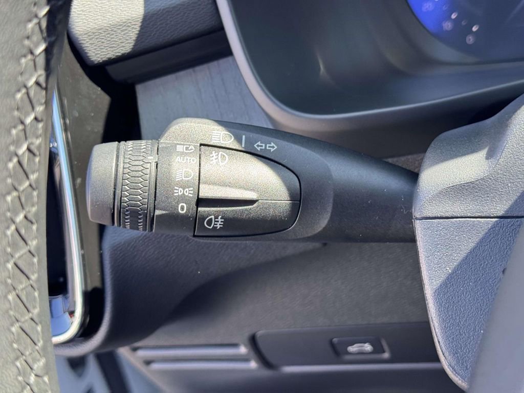 Certified 2026 Volvo XC40 B5 Plus w/ Climate Package image 21