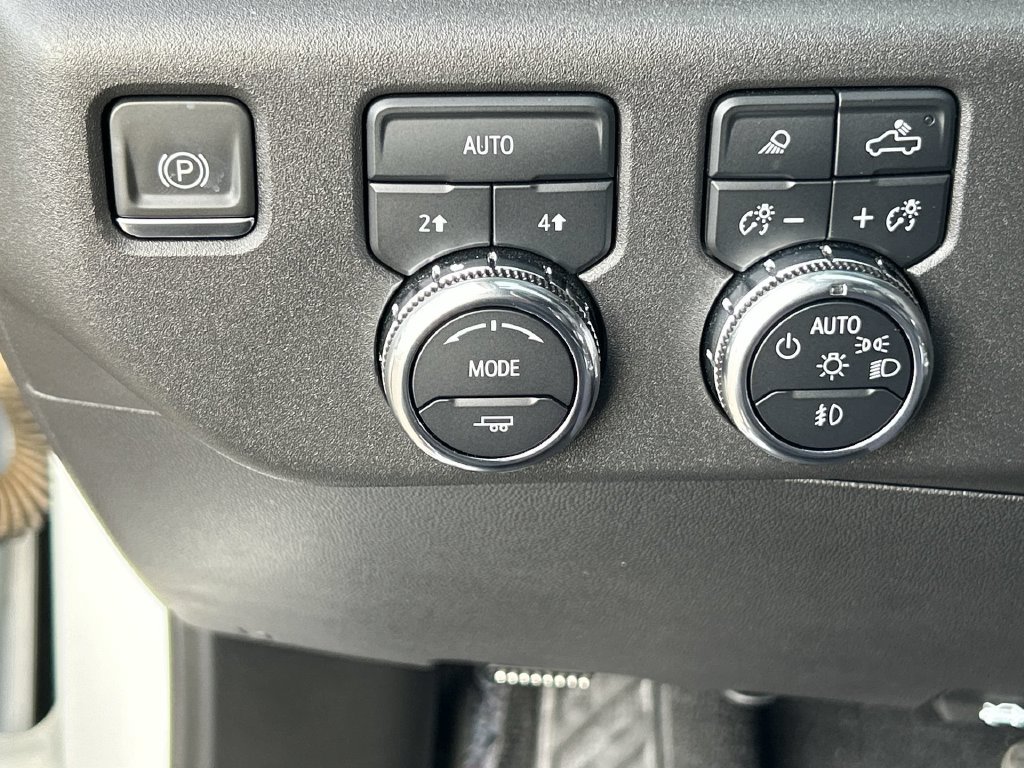 Used 2024 GMC Sierra 1500 SLT w/ SLT Premium Package AWD/4WD image 18