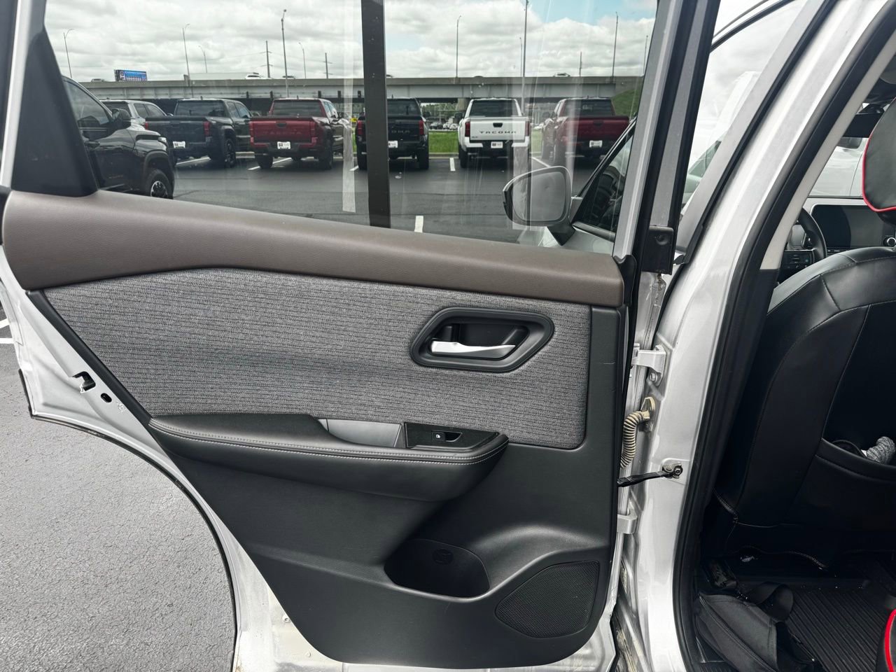 Used 2022 Nissan Rogue SV AWD/4WD image 14