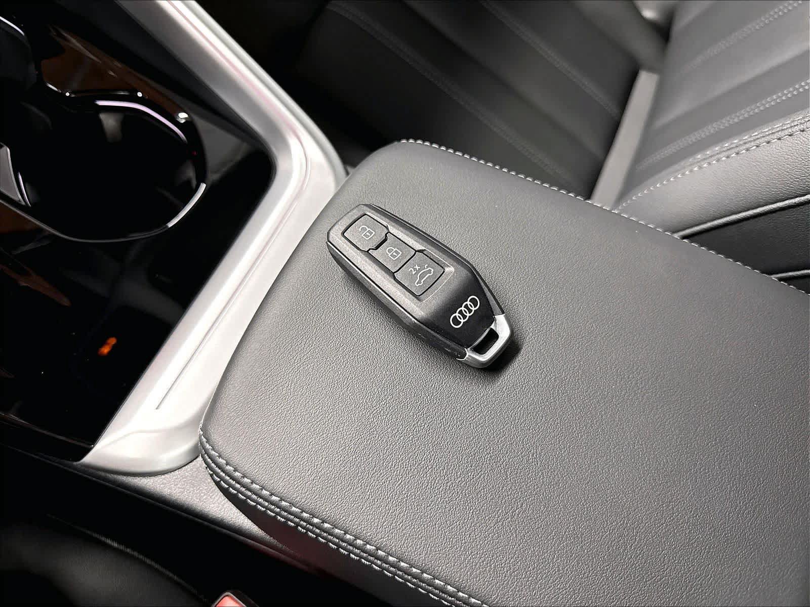 Used 2025 Audi Q5 Premium AWD/4WD image 12