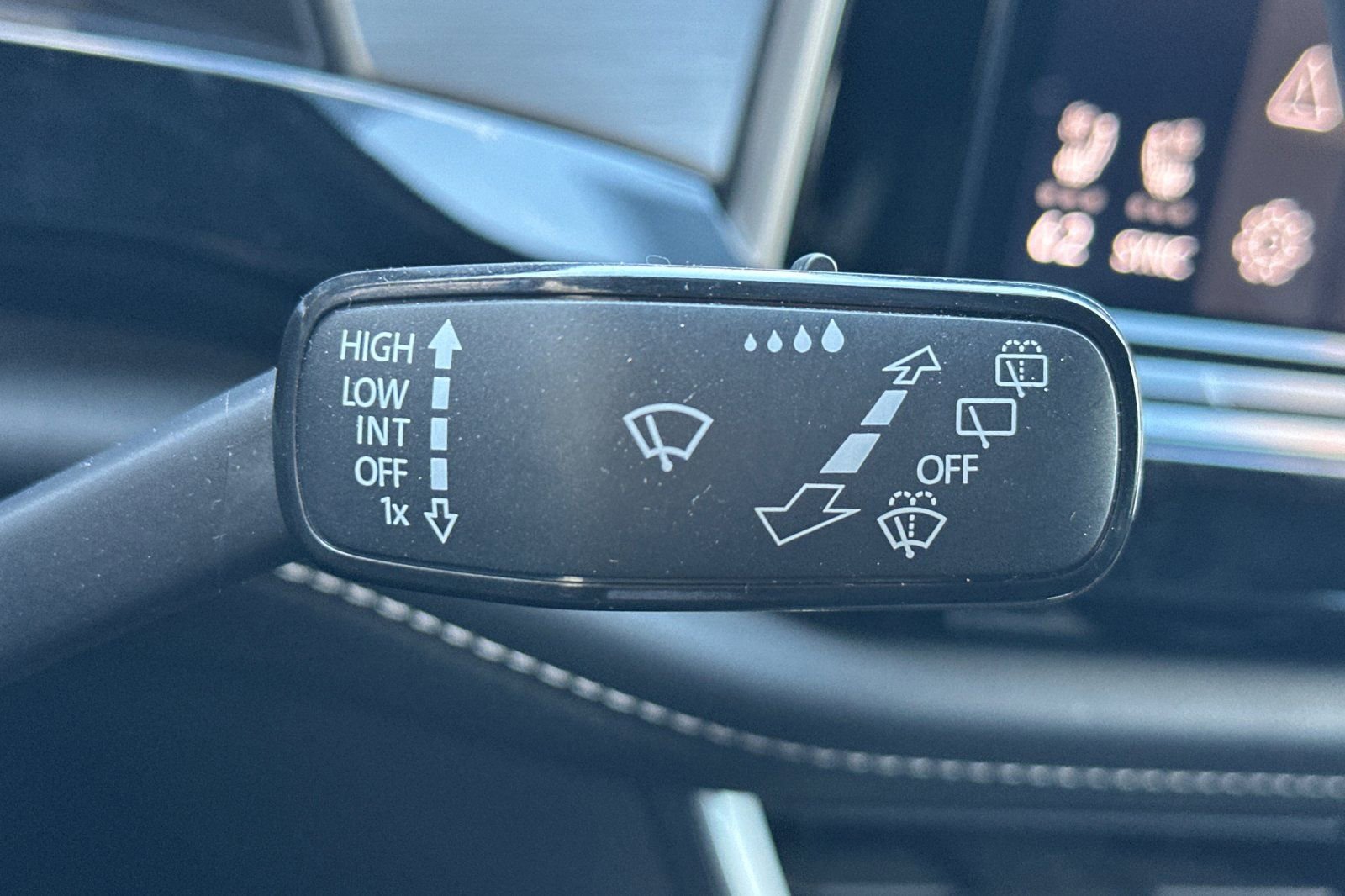 Used 2024 Volkswagen Atlas Cross Sport SE image 39