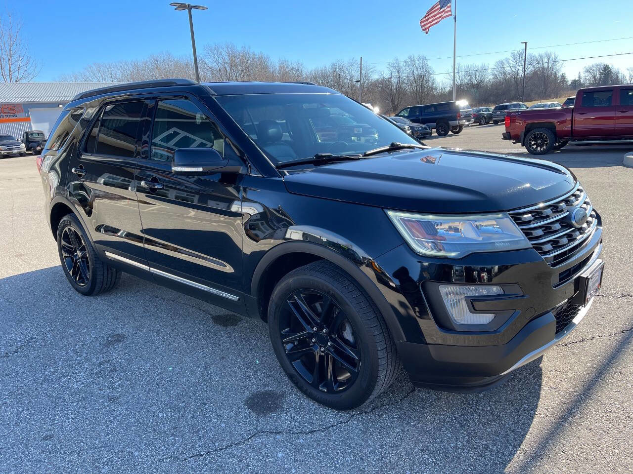 Used 2017 Ford Explorer XLT w/ Equipment Group 202A image 7