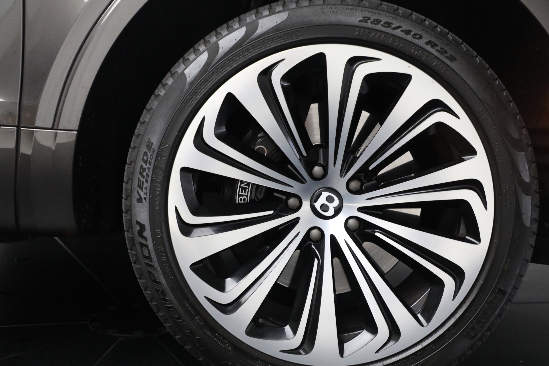 Certified 2021 Bentley Bentayga image 17