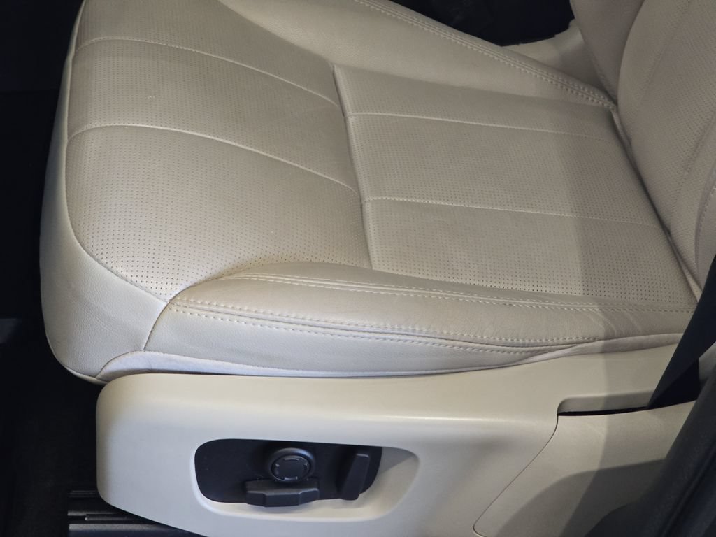 Used 2018 Land Rover Discovery SE AWD/4WD image 32