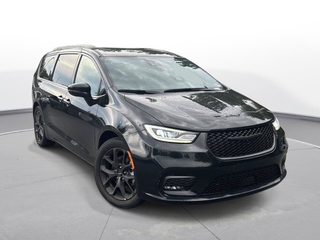 Used 2025 Chrysler Pacifica Limited FWD image 4