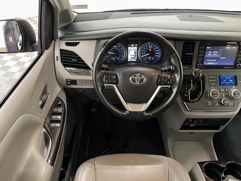 Used 2019 Toyota Sienna XLE image 24