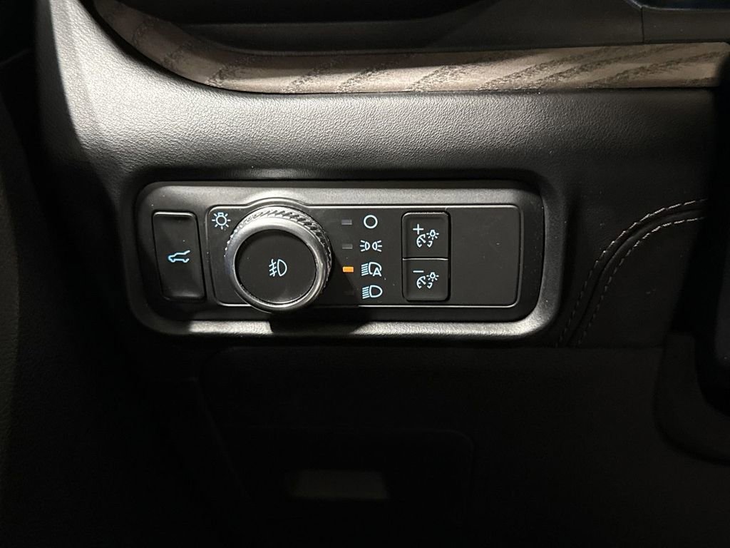 Used 2022 Ford Explorer Platinum w/ Equipment Group 601A AWD/4WD image 19