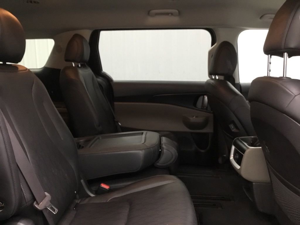 Used 2025 Kia Carnival image 19