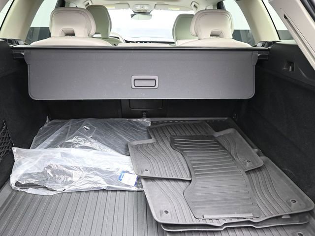 Used 2023 Volvo XC60 B5 Ultimate w/ Climate Package image 33