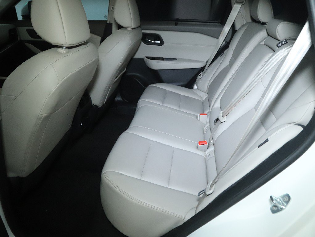 Used 2023 Nissan Rogue SL w/ SL Premium Package AWD/4WD image 14