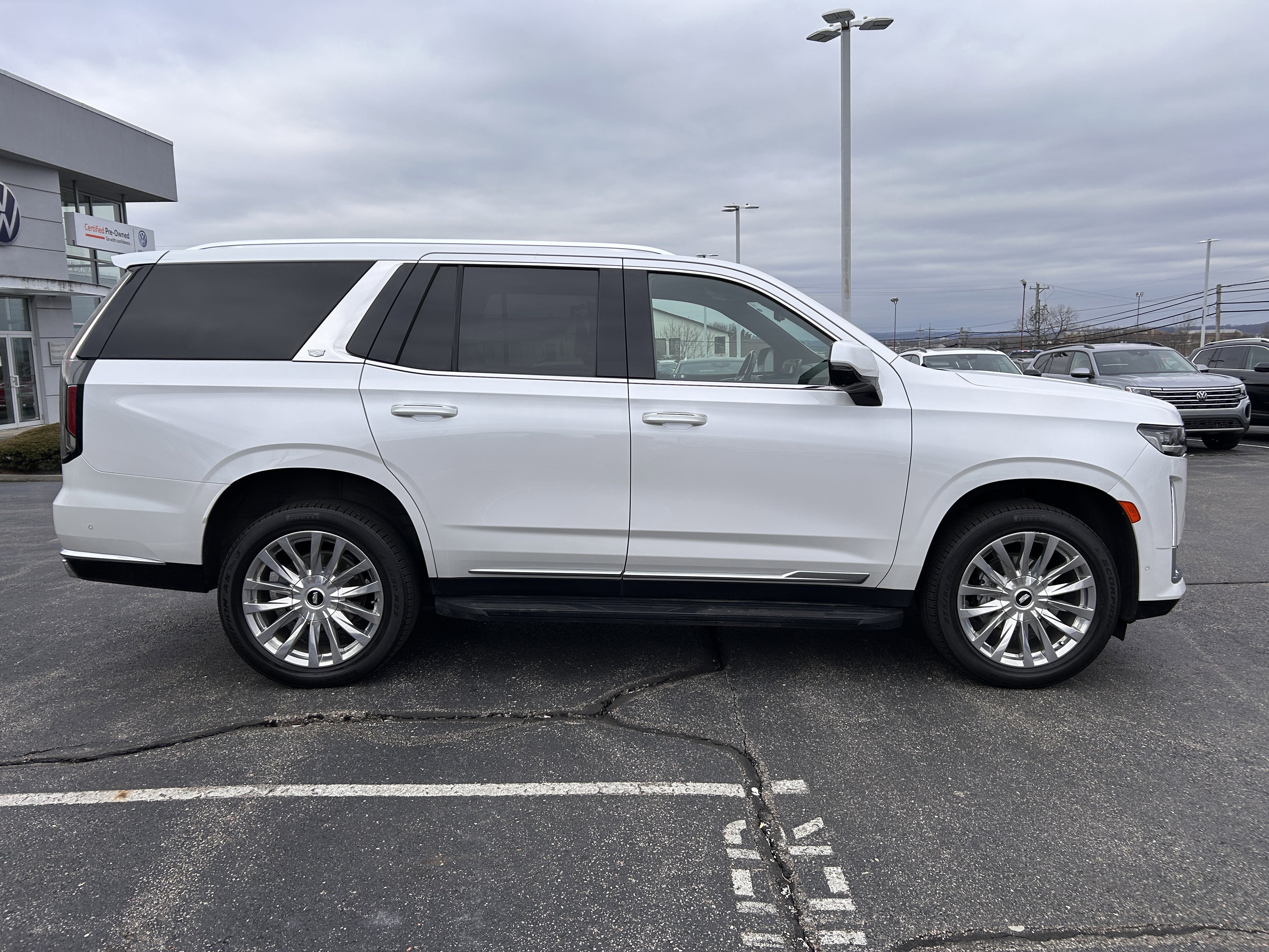 Used 2021 Cadillac Escalade Premium Luxury image 8