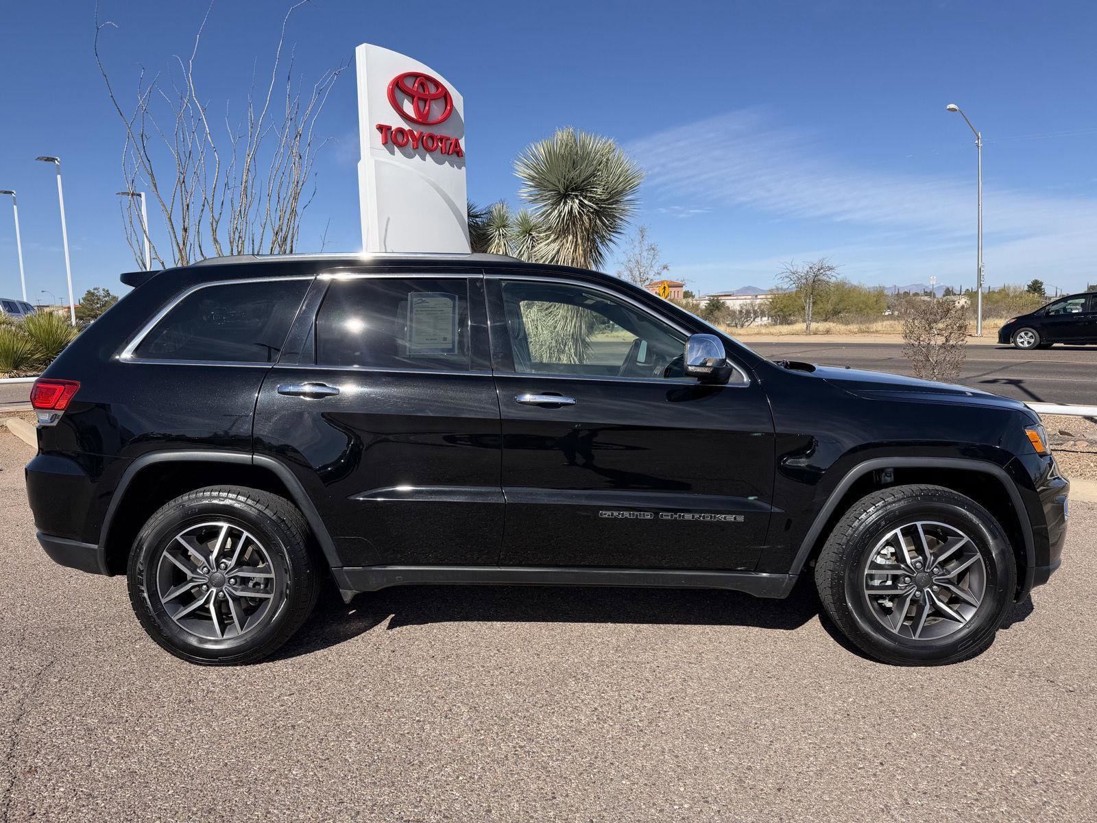 Used 2021 Jeep Grand Cherokee Limited w/ Luxury Group II image 6