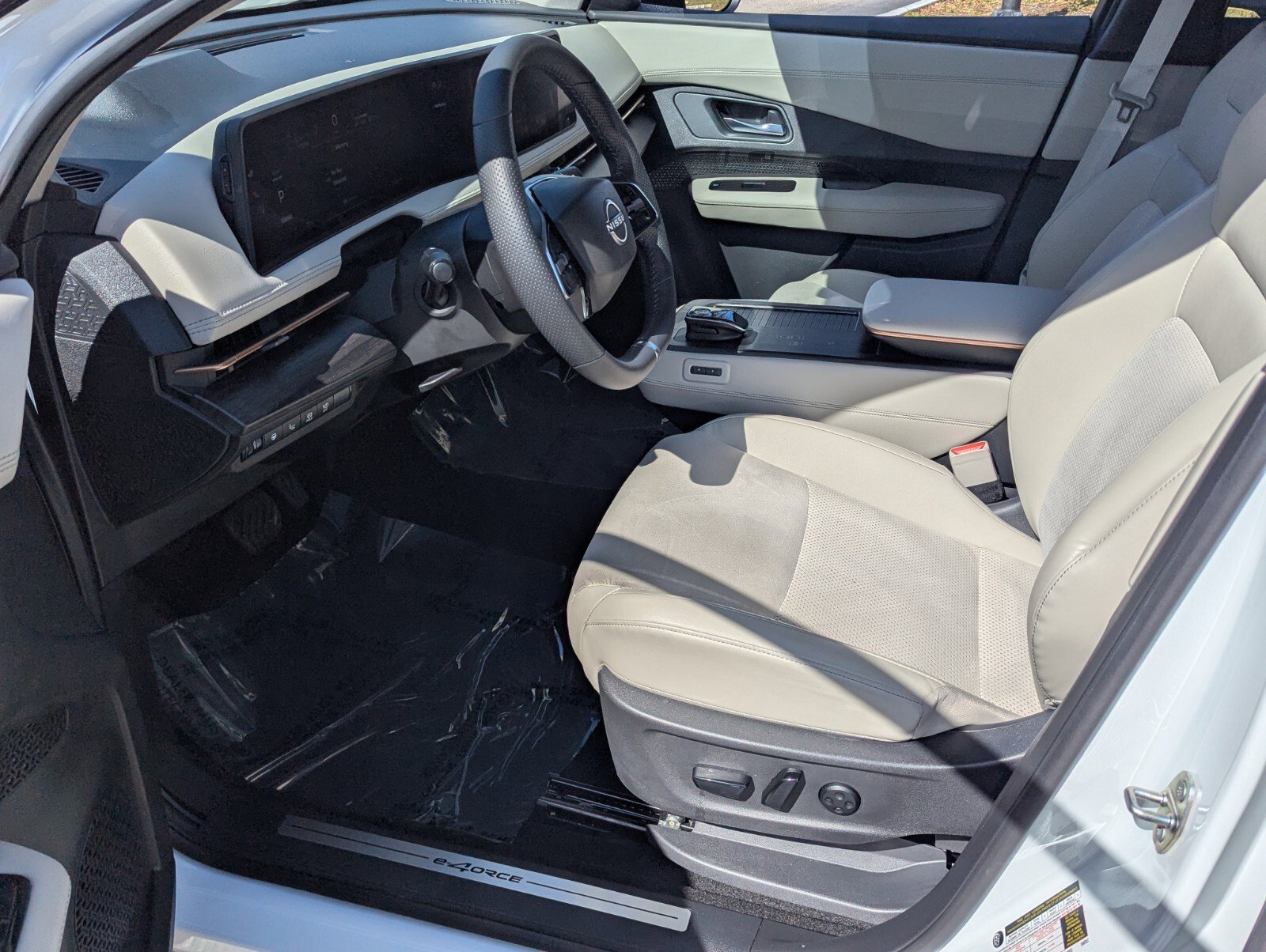 Certified 2025 Nissan Ariya AWD image 11