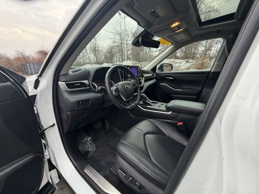 Used 2023 Toyota Highlander XLE image 15