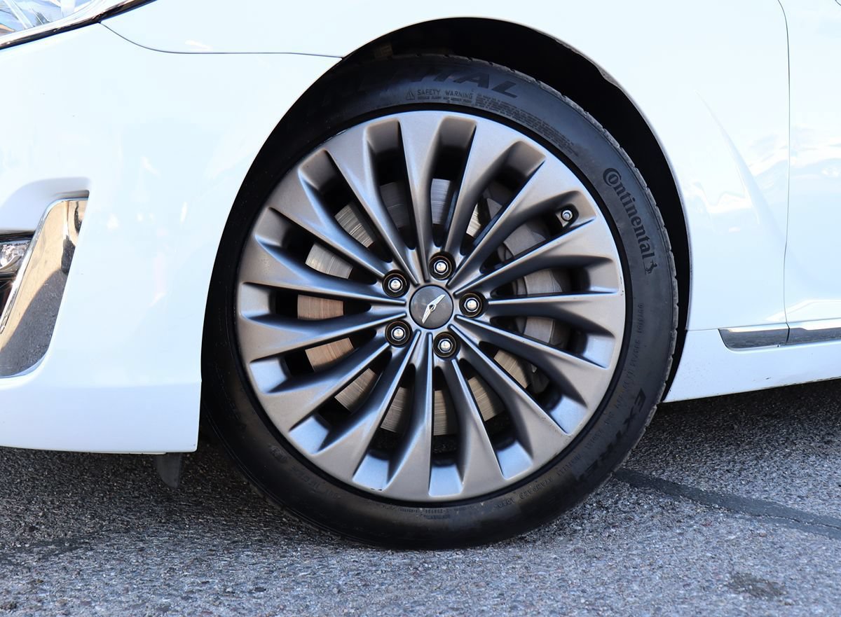 Used 2017 Genesis G90 3.3T Premium RWD image 5
