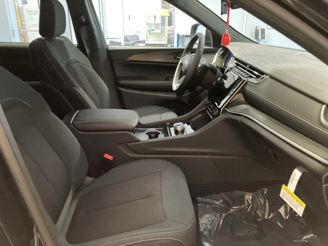 New 2025 Jeep Grand Cherokee L Laredo w/ Luxury Tech Group I image 15