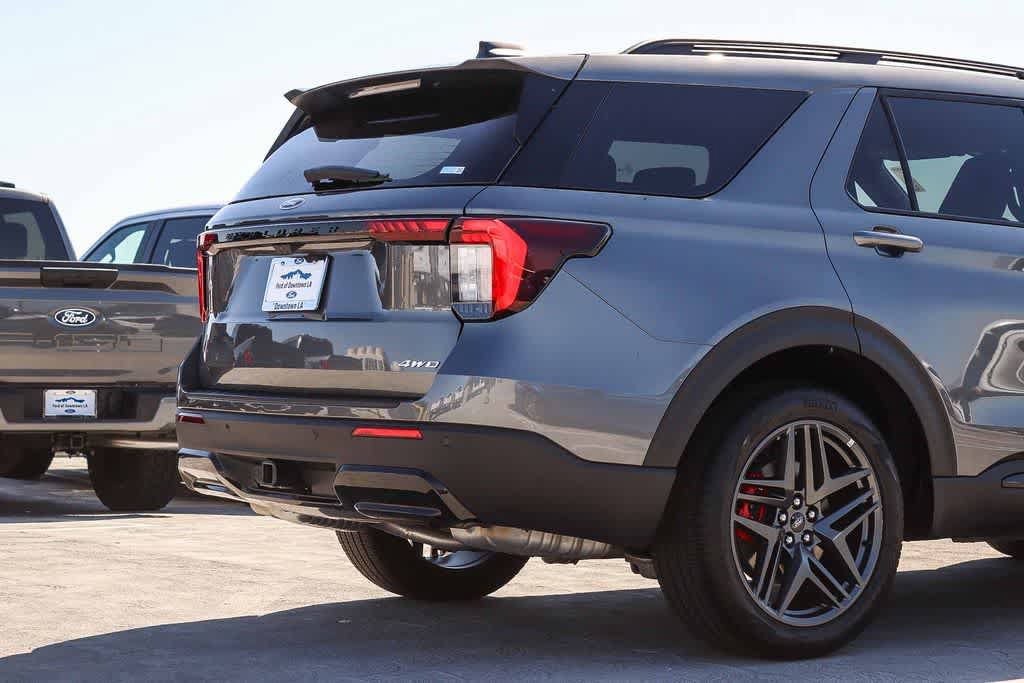 Certified 2025 Ford Explorer ST-Line w/ ST-Line Street Pack AWD/4WD image 9