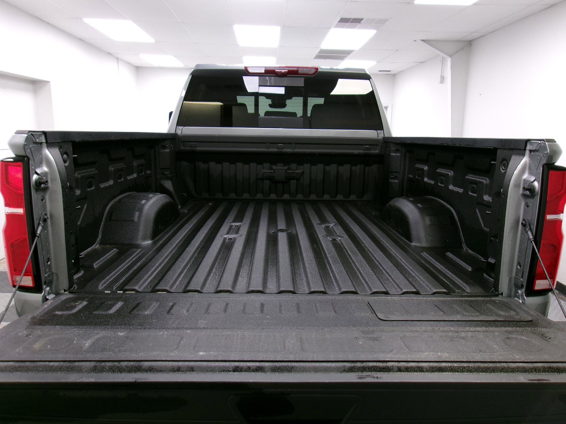 Used 2025 Chevrolet Silverado 2500 High Country w/ Technology Package image 11