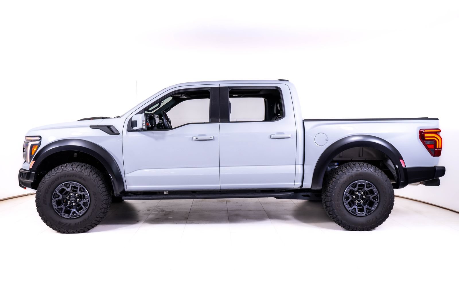 Used 2025 Ford F150 Raptor w/ Equipment Group 803A Raptor R AWD/4WD image 2