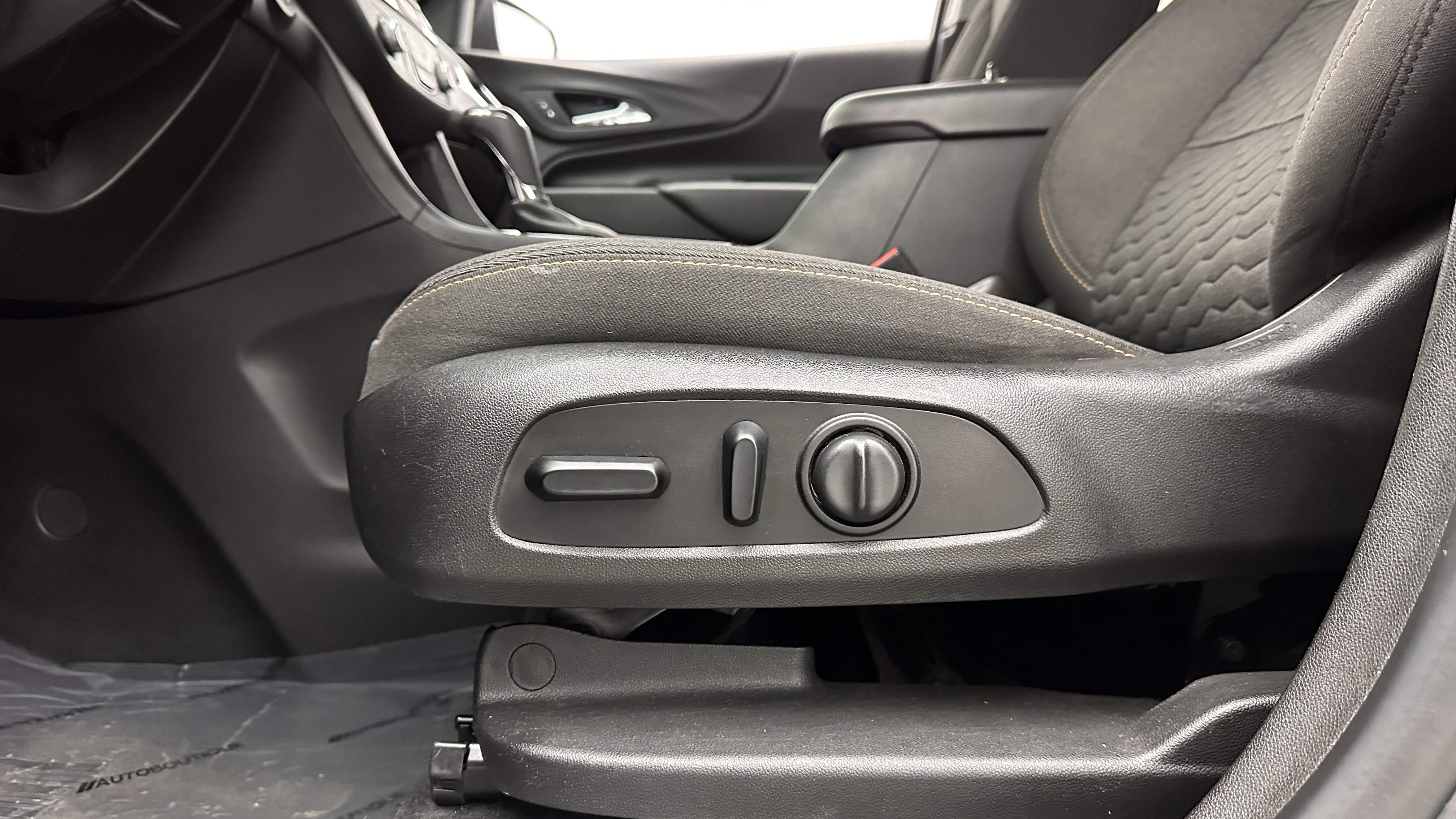 Used 2021 Chevrolet Equinox LT image 12