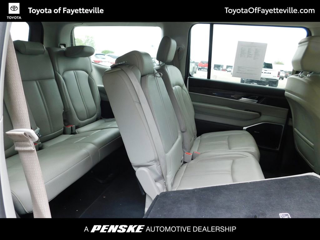 Used 2022 Jeep Wagoneer Series II AWD/4WD image 5