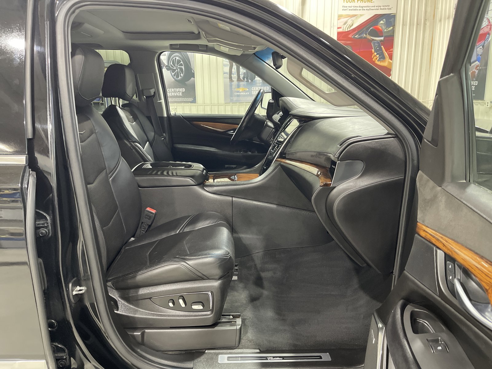 Used 2015 Cadillac Escalade ESV Premium AWD/4WD image 19