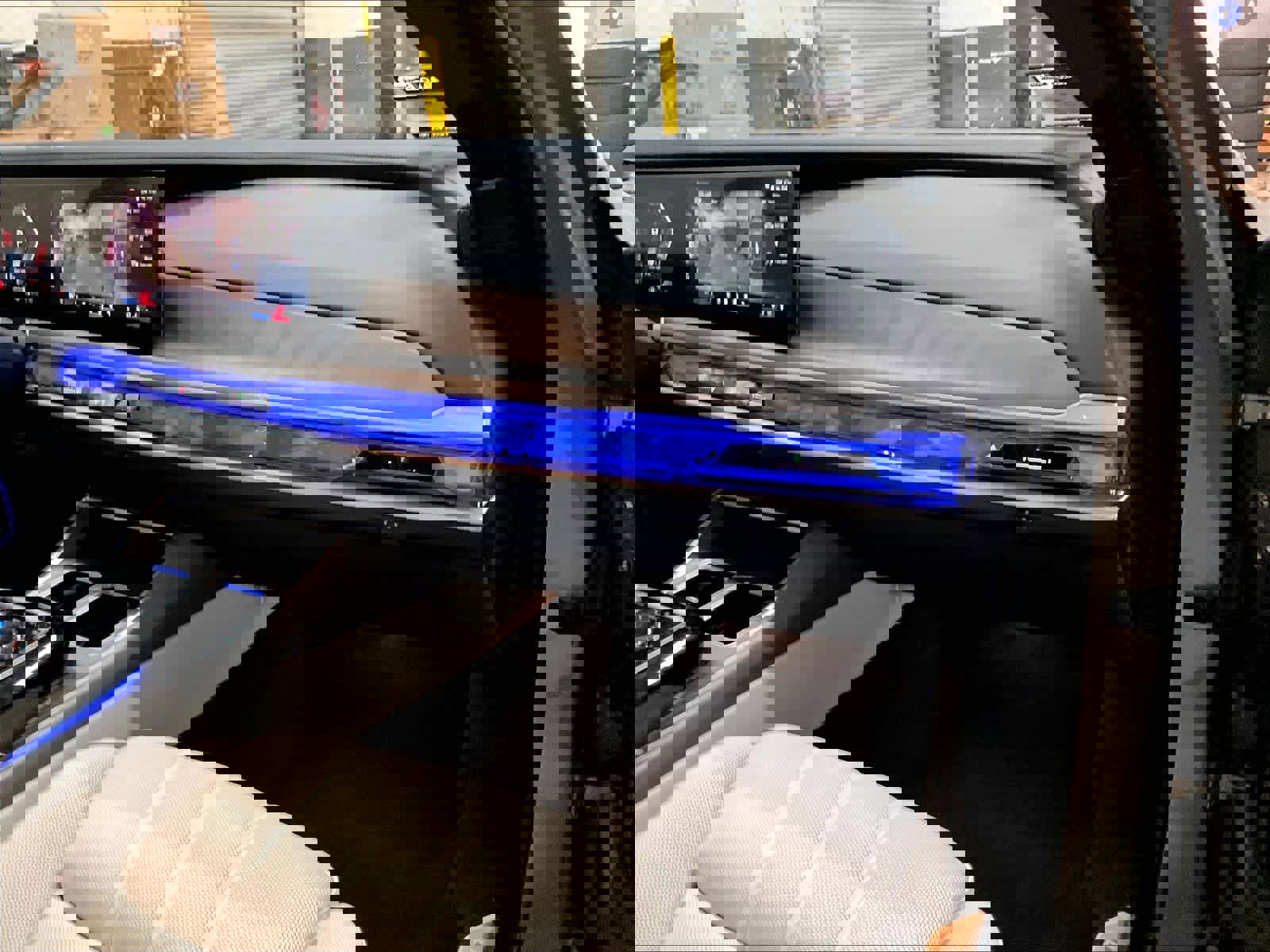 Certified 2025 BMW 760i xDrive 760i xDrive image 18