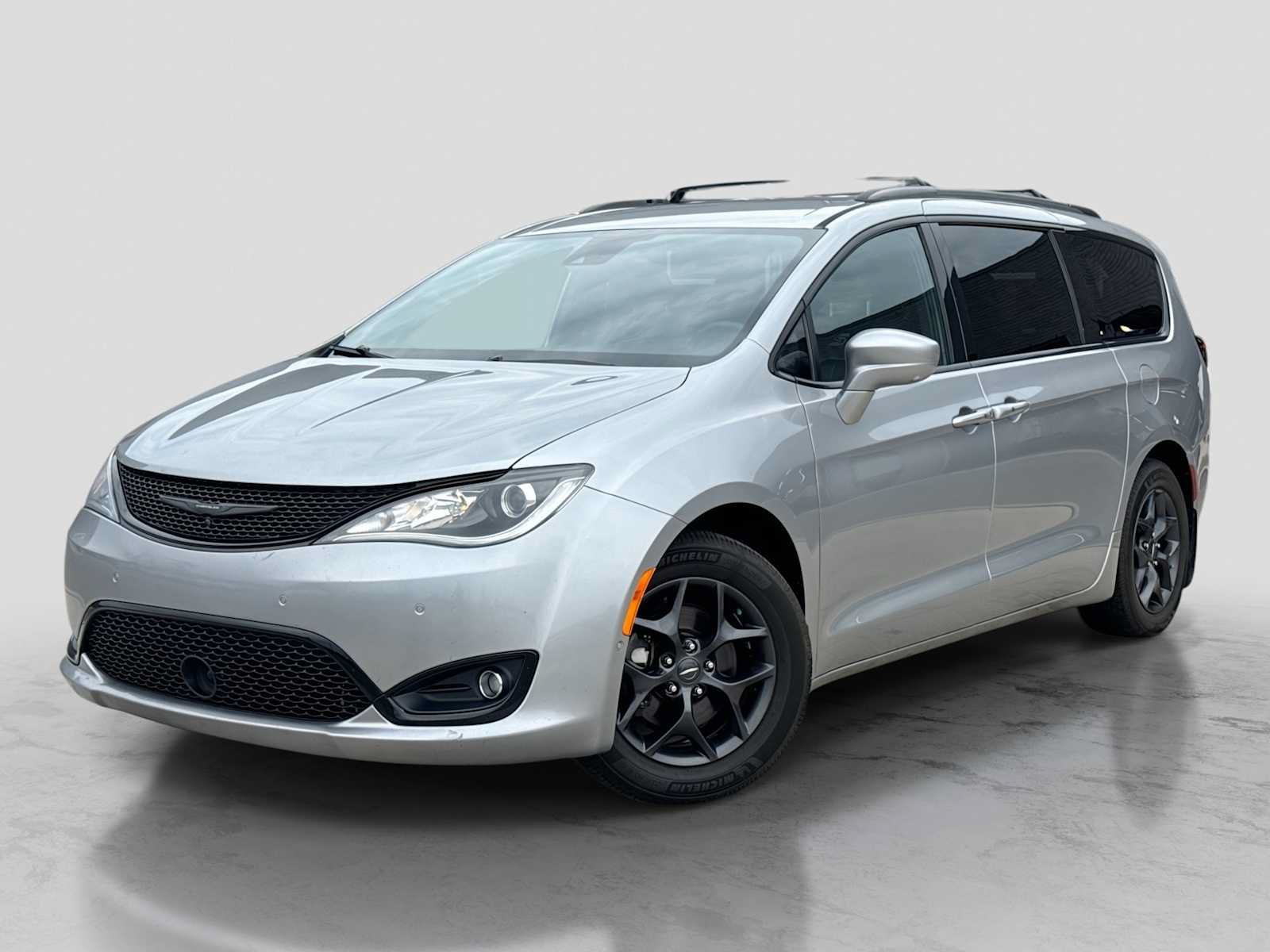 Used 2018 Chrysler Pacifica Touring-L w/ Advanced Safetytec Group FWD image 1